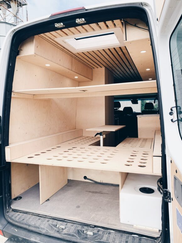 Unser Camper Bett im Mercedes Benz Sprinter